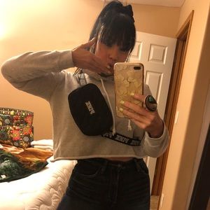 New Victoria’s Secret quilted logo Fanny pack bag